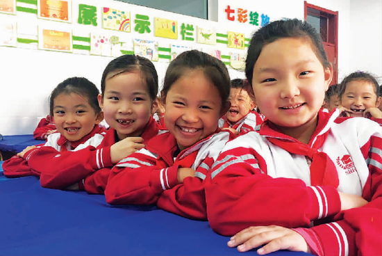 呼市赛罕区南门外小学组织全校同学开展“今天,你微笑了吗?”主题活动,让全校师生用微笑的力量,感染身边的每一个人。