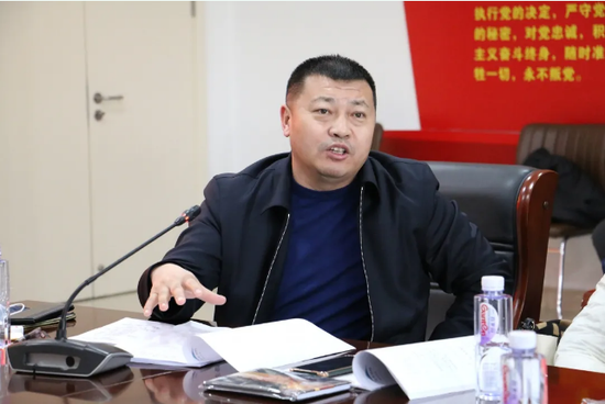 霸王河社区服务中心主任任勇发言