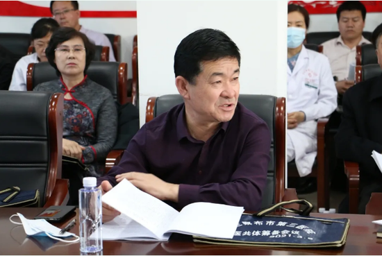 集宁区中蒙医院院长陈慧君发言