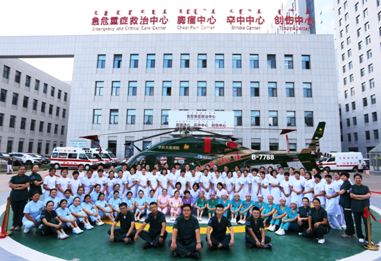 急危重症救治中心集体合影