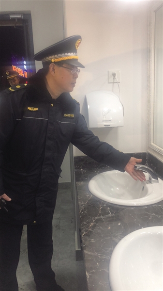 南二环红星美凯龙建材市场门口的青城驿站停水