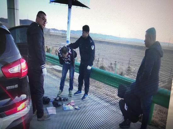 警方提供现场画面截图