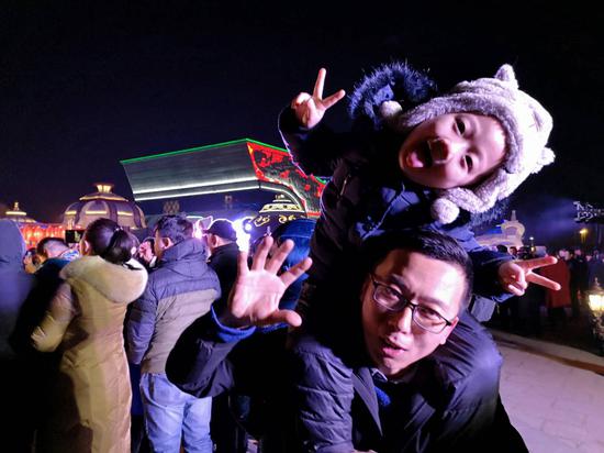带孩子来领略自己民族的传统文化