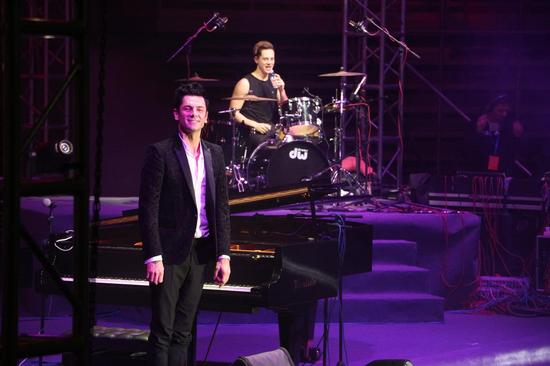 马克西姆呼和浩特首演 点亮首府激情之夜_新浪内蒙古_新浪网