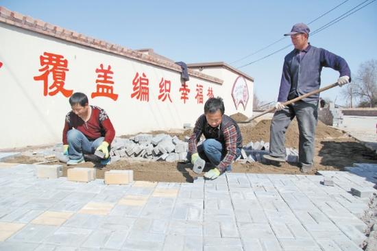 海南区加强乡村街边道路硬化工作
