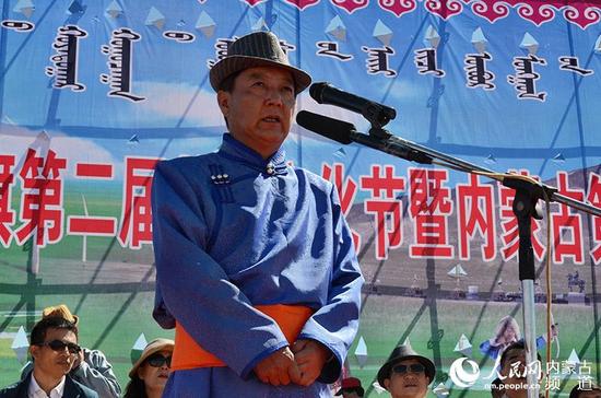 乌拉特后旗敖包文化节暨西部旗县千名搏克手协