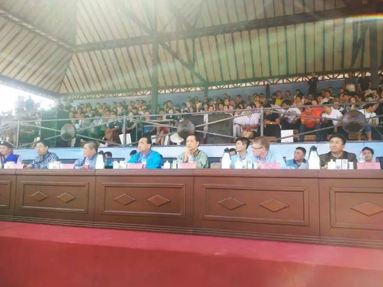 中国国家旅游局局长李金早、俄罗斯后贝加尔边疆区政府副主席恰板·谢尔盖·尼古拉耶维奇、蒙古国驻华大使策登扎布·苏赫巴特尔应邀出席开幕式。
