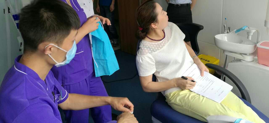 欧贝迎来首位患者体验笑气拔牙 让无痛拔除智