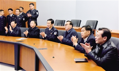 自治区党委常委、自治区副主席、呼和浩特市委书记云光中在市公安局调研。■摄影记者 彭晓明 摄