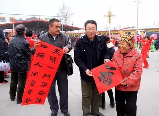 托克托县组织开展科技、文化、卫生“三下乡”活动