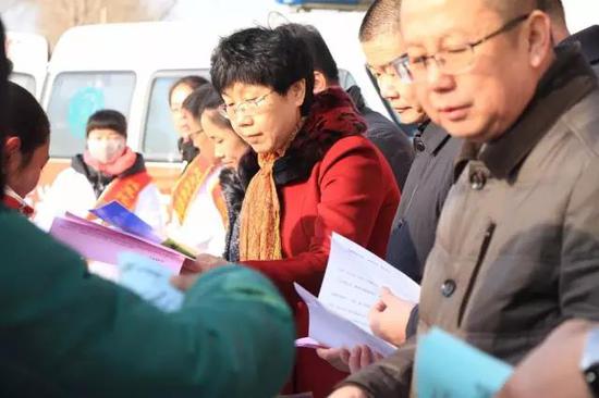 托克托县组织开展科技、文化、卫生“三下乡”活动