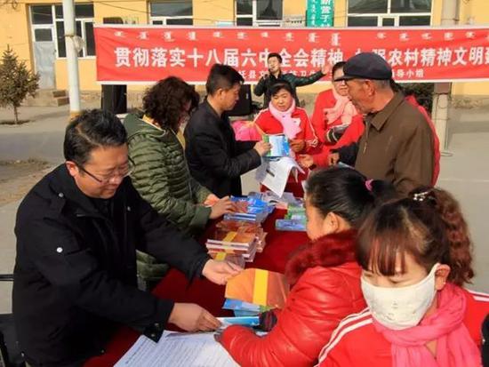 托克托县组织开展科技、文化、卫生“三下乡”活动