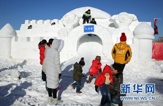丰富的冰雪活动让巴彦淖尔的冬天“热”起来(曹桢 摄)