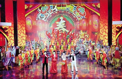 《金鸡起舞迎新春·戏曲大拜年》拉开晚会的序幕(彭晓明摄)