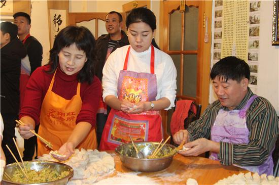 阿荣旗800户贫困户吃上爱心饺子