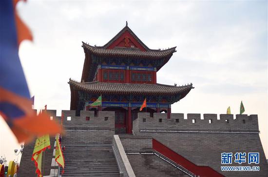 这是修缮后的定远营古城城楼(3月15日摄)。 新华社记者 邓华 摄