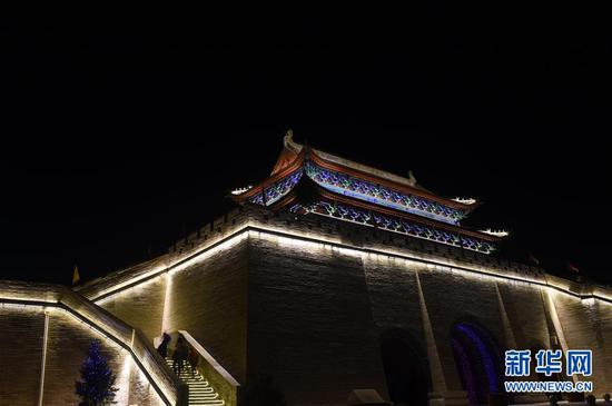 这是定远营古城夜景(3月15日摄)