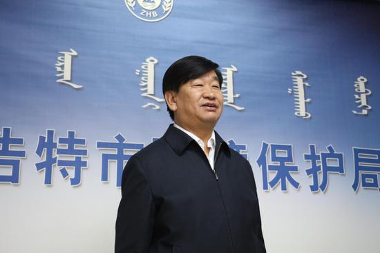 呼和浩特市环保局金瑞山副局长在出发仪式上讲话。
