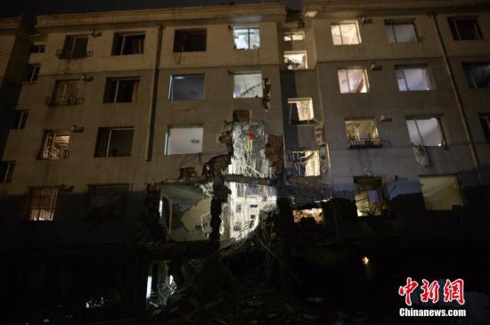 3月25日,发生爆炸的楼体。当日,内蒙古自治区包头市土右旗一居民小区发生爆炸。中新社记者 刘文华 摄
