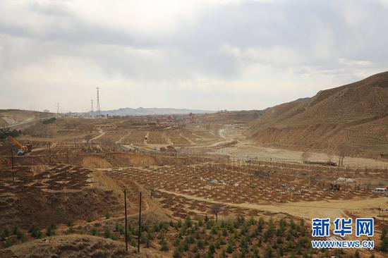 呼和浩市赛罕区保合少镇什犋窑村工程建设现场(新华网发 曹桢 摄)