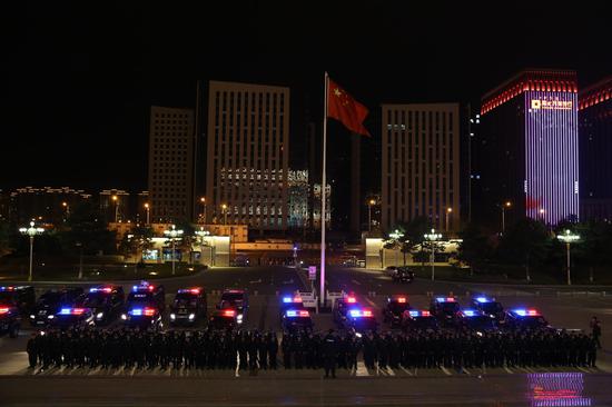 特警集结待命
