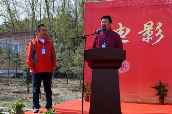 影片导演那仁毕力格上台发言
