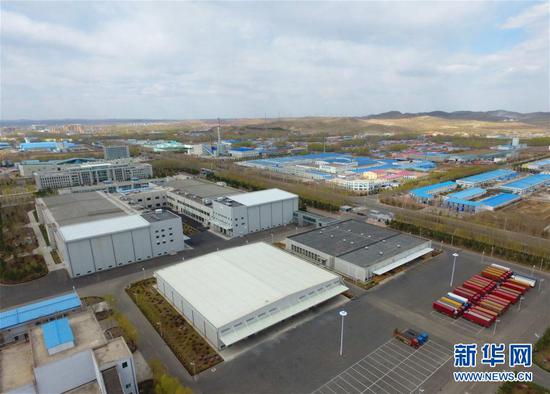 乌兰浩特市经济开发区建成面积5平方公里,截至2016年底,共入驻企业138家,全年营业收入超110亿元(4月27日摄)。
