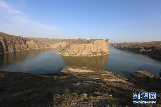 老牛湾大峡谷旅游景区内风光旖旎的黄河太极湾