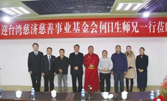 (刘金杰:右起第四位)