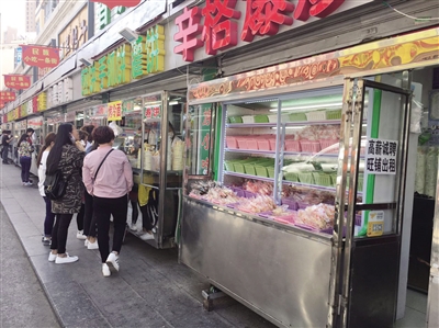 改造后的小吃街