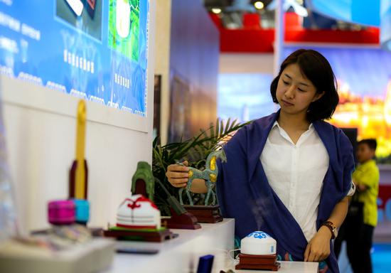 创意的音乐播放器引起了一位观众的兴趣