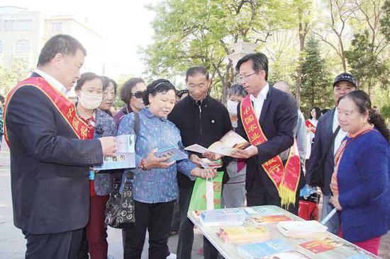 “处置非法集资和防范金融诈骗”集中宣传活动现场。