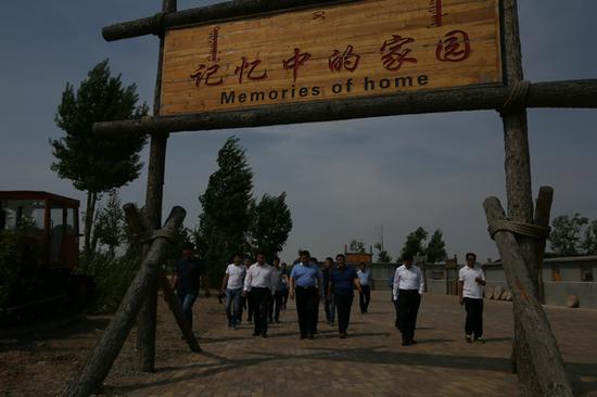乌审旗旗委书记吉日嘎拉图等旗委、政府领导参观天思度假村“记忆中的家园”农耕博物馆