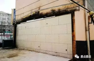 此前,消防通道一直被一家饭馆私建占用11年,现在违建已拆除。
