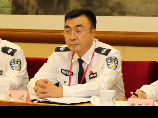 马明副主席出席全国公安系统英雄模范立功集体表彰大会座谈会并作表态发言_新浪内蒙古_新浪网