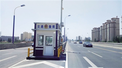 正在建设的快速路交警岗亭