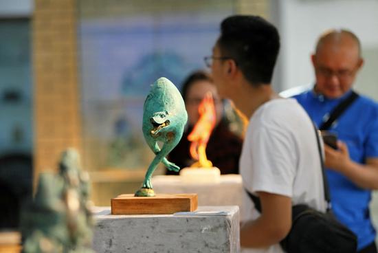 陶艺作品《疾》。