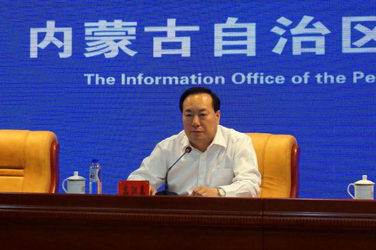 自治区人民政府副秘书长、政府办公厅主任高润喜主持新闻发布会