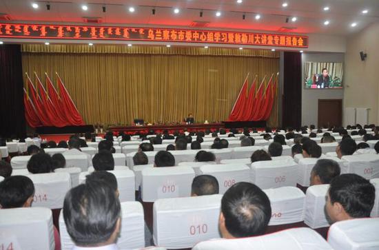 报告会现场