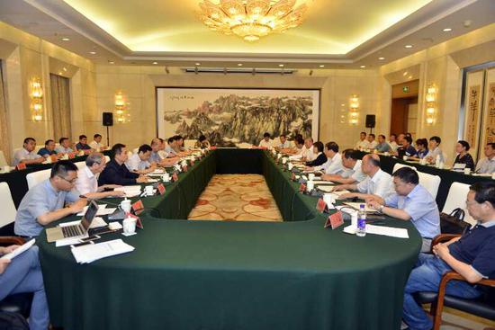 7月17日下午,自治区政府与国务院第四督查组督查工作衔接会在呼和浩特召开。金泉 摄