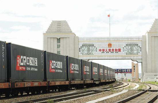 满洲里国门