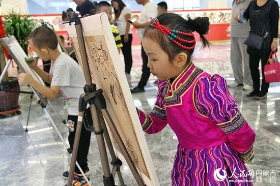 现场展示“一笔画”