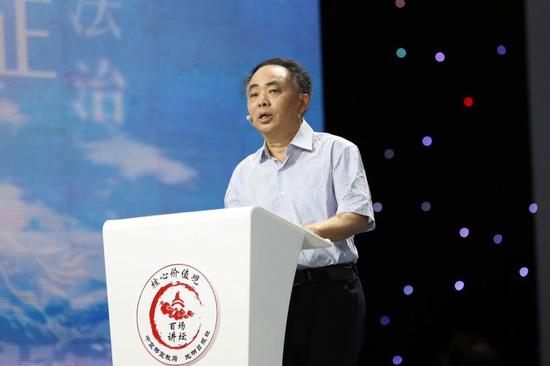 中国社会科学院马克思主义研究院党委书记、院长邓纯东作主题讲座。