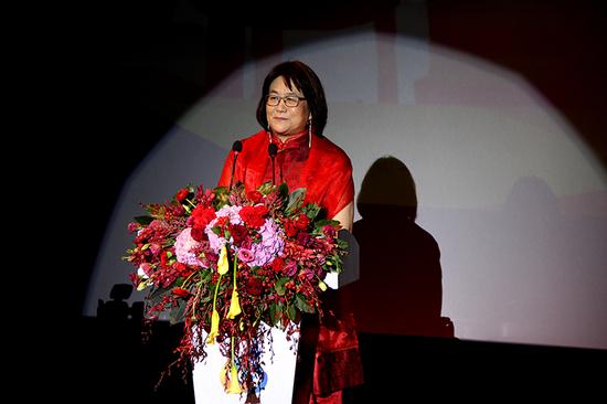 麦丽丝在第26届中国金鸡百花电影节开幕式上。内蒙古日报社融媒体记者于涛摄