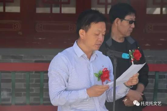 托县文联主席王建宏主持开展仪式