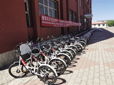 共享单车进校园 学生出行方便了