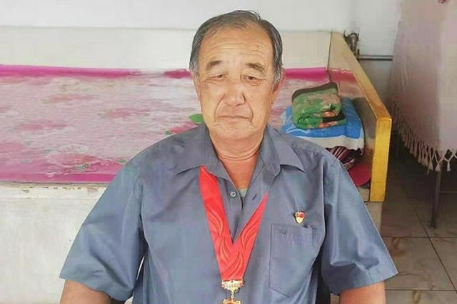 光荣在党50年 老党员张子富：“共产党员永不退休”