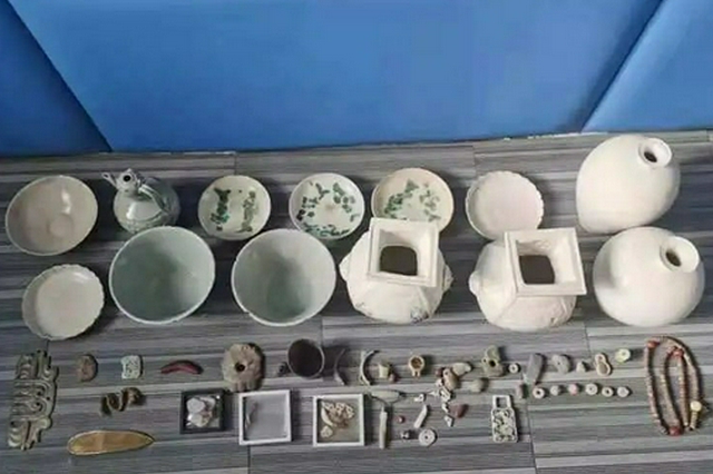 内蒙古侦破倒卖文物、盗掘古墓葬案 追回14件文物