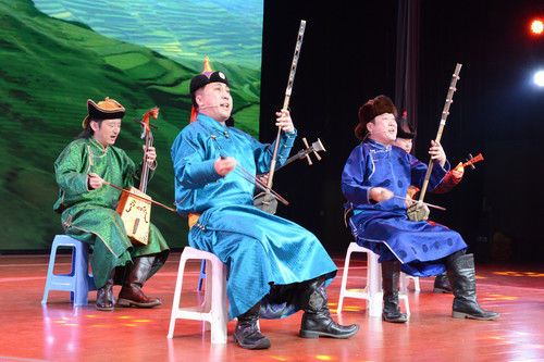 演员演唱好来宝