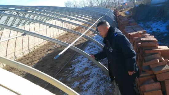 民警深入辖区开展严防反季节种植毒品踏查工作